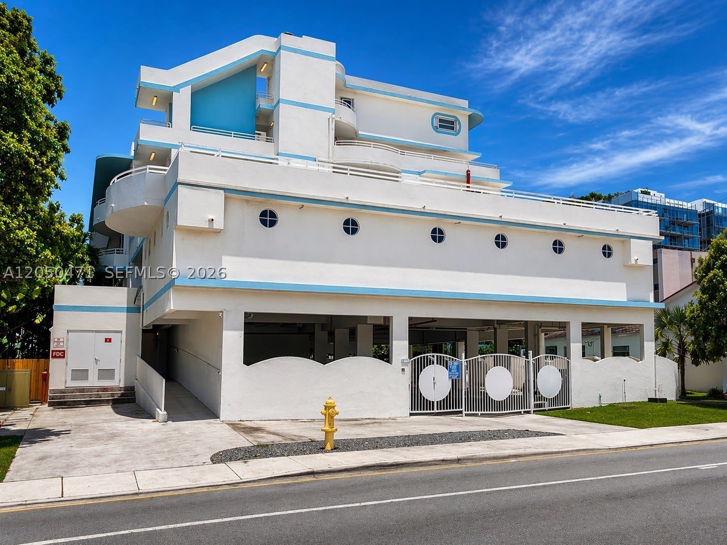 9156 Collins Ave – photo 2