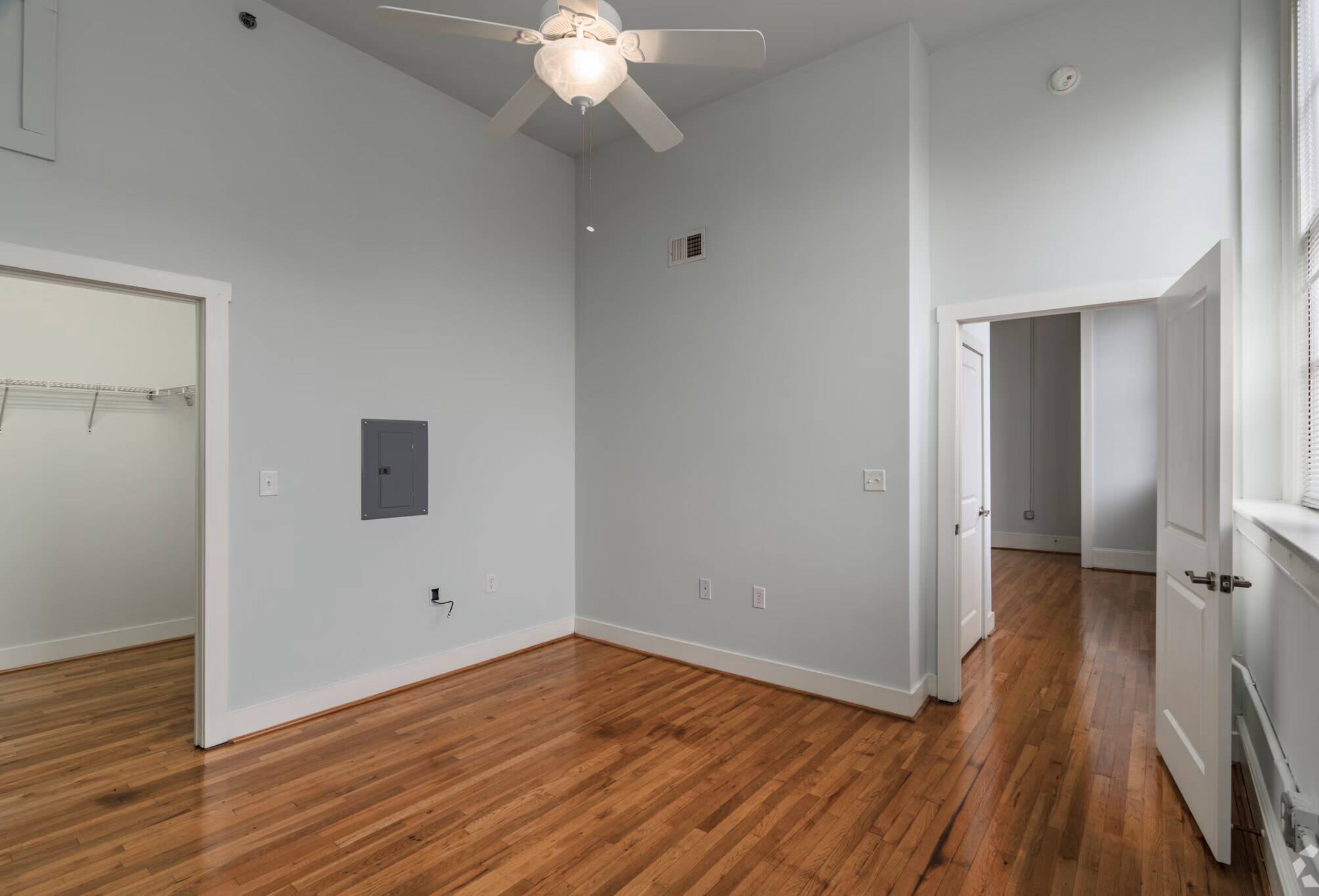 425 E. Washington Ave, 401-202 – photo 4