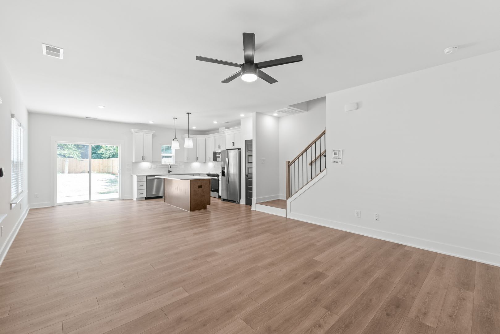 Move In Ready Modern Townhome – photo 5