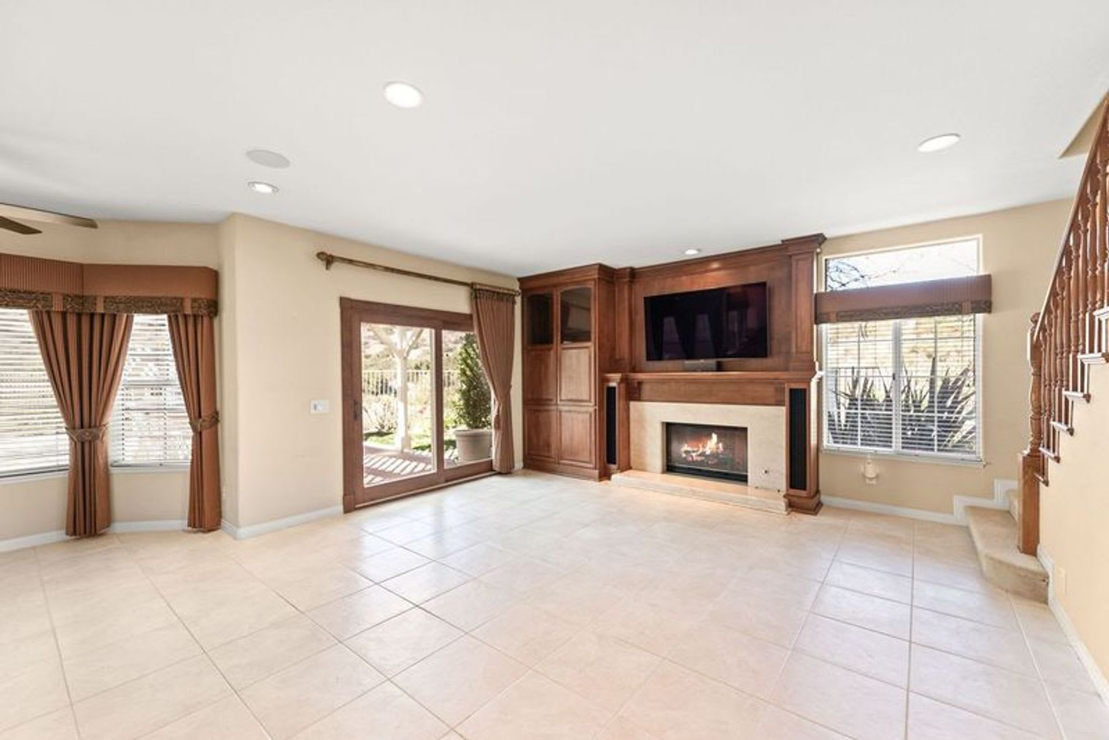 Luxury Living in this Stunning Pool Home! – photo 3