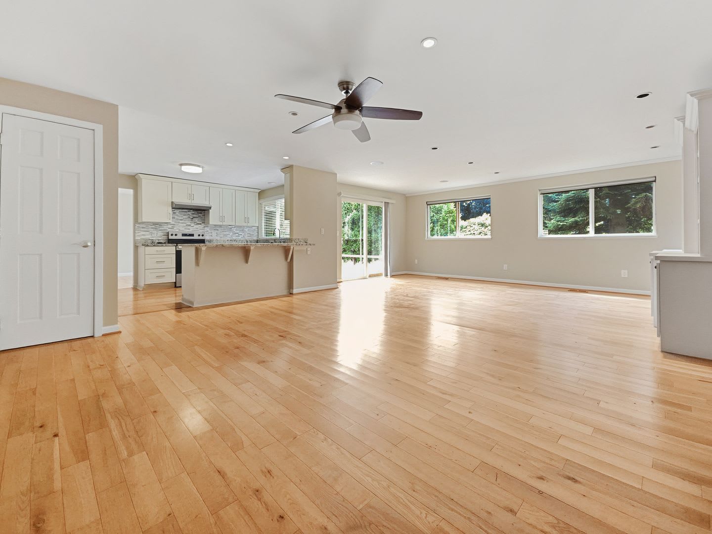 Must see!!! Updated Rambler on Glencoe Community – photo 5