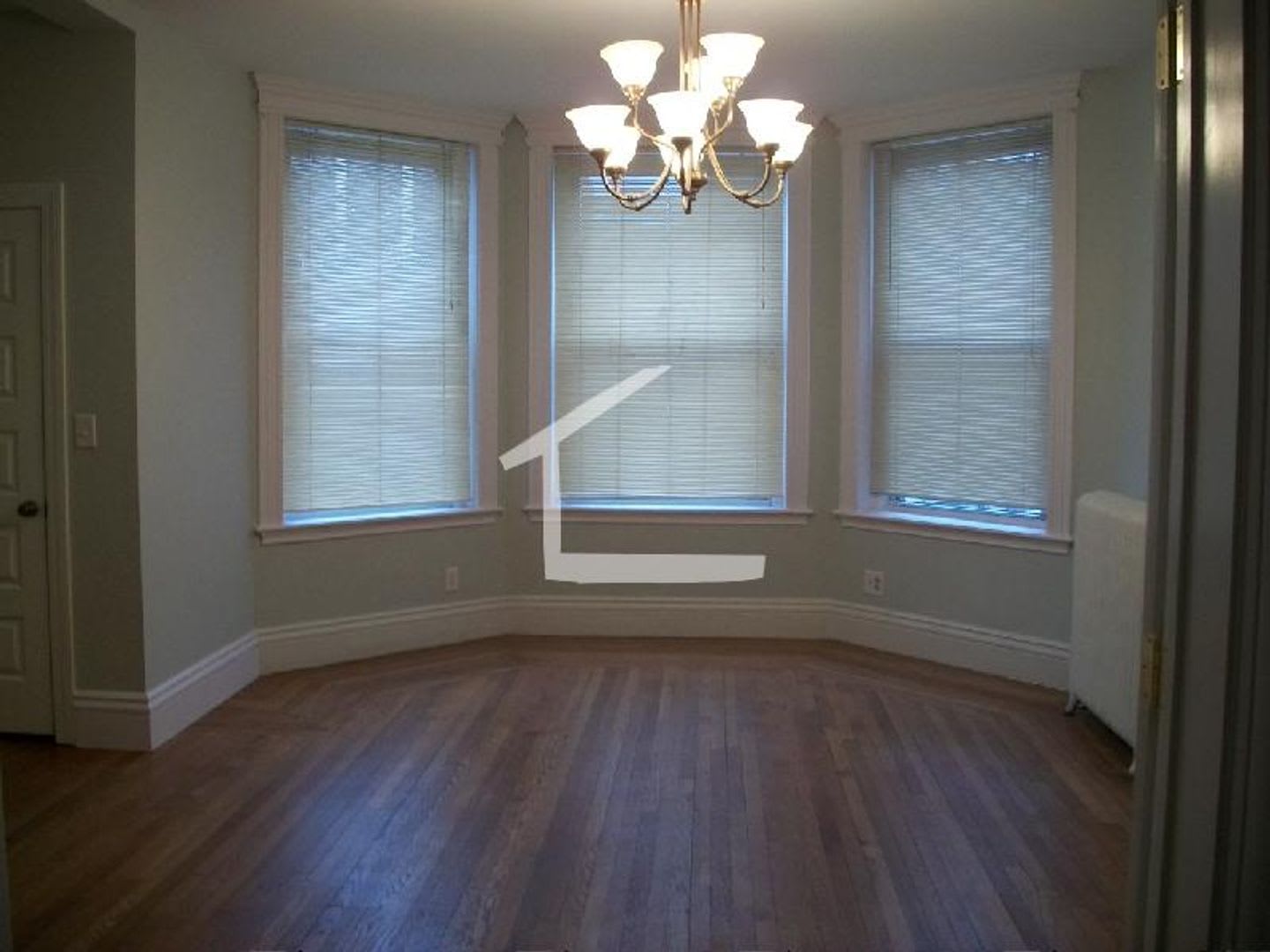 Perfect Apt for BU students! Laundry in Unit! 4 Bathrooms! Modern and Spacious – photo 3