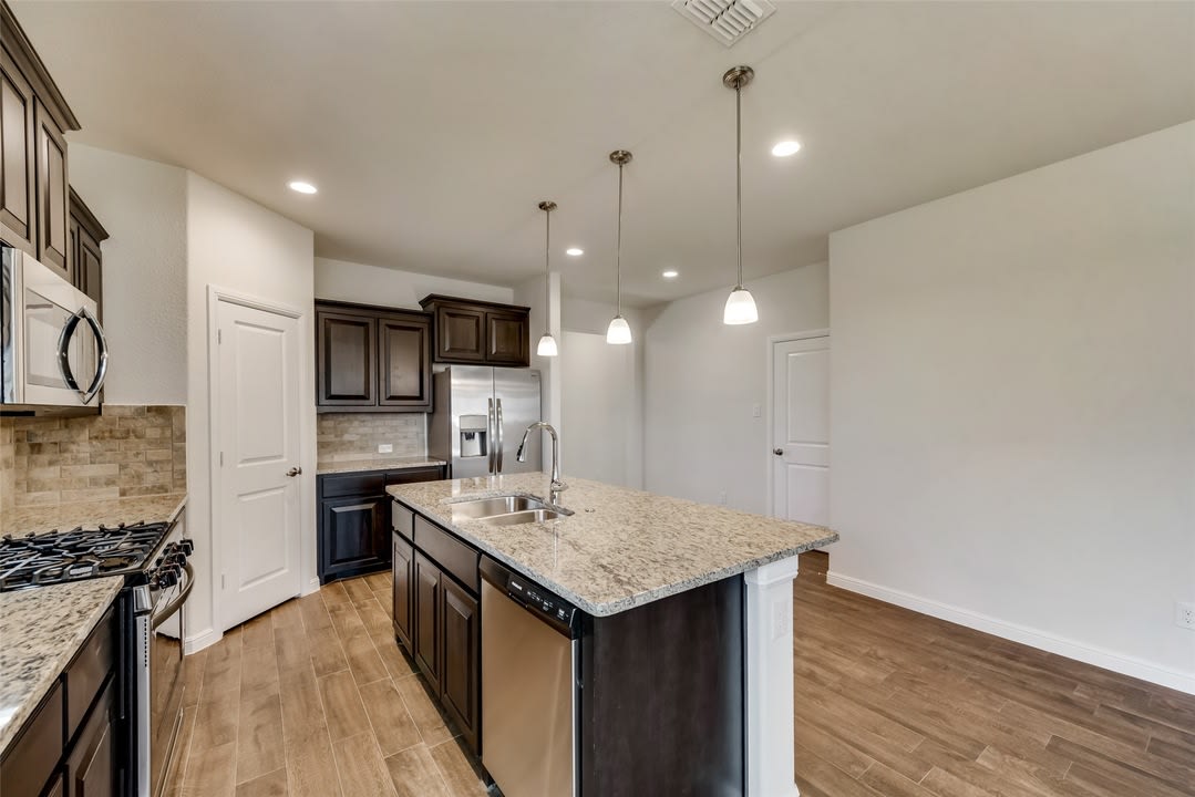 415 Helm Ln – photo 4