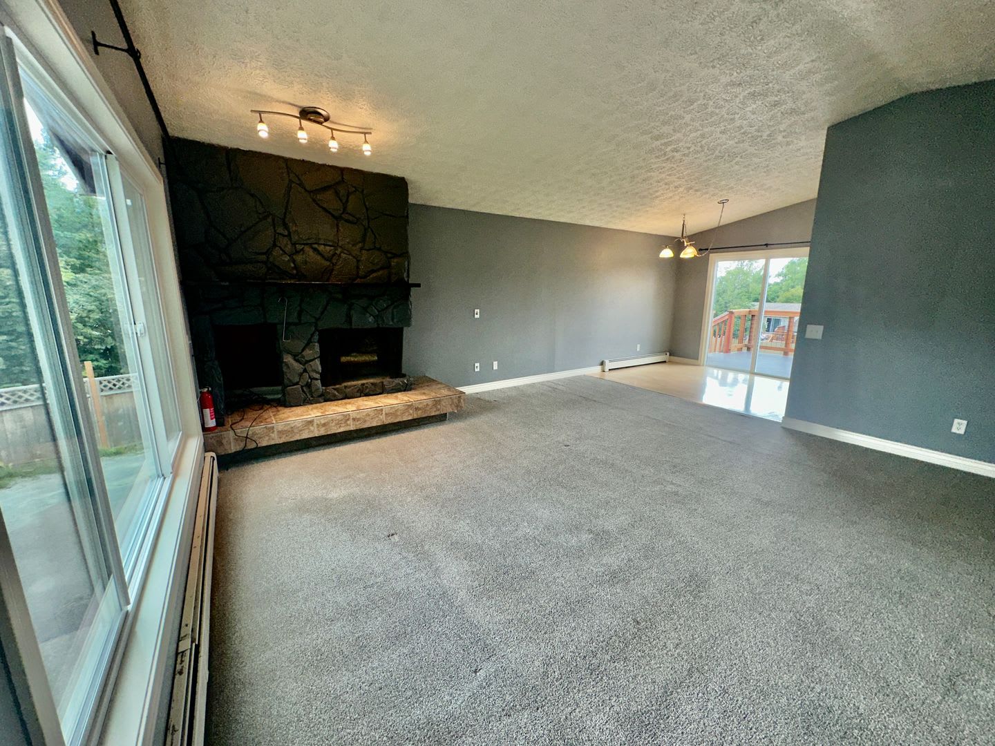 HUGE BACKYARD, 4 BED 2 BATH, HEATED GARAGE HOME! – photo 5