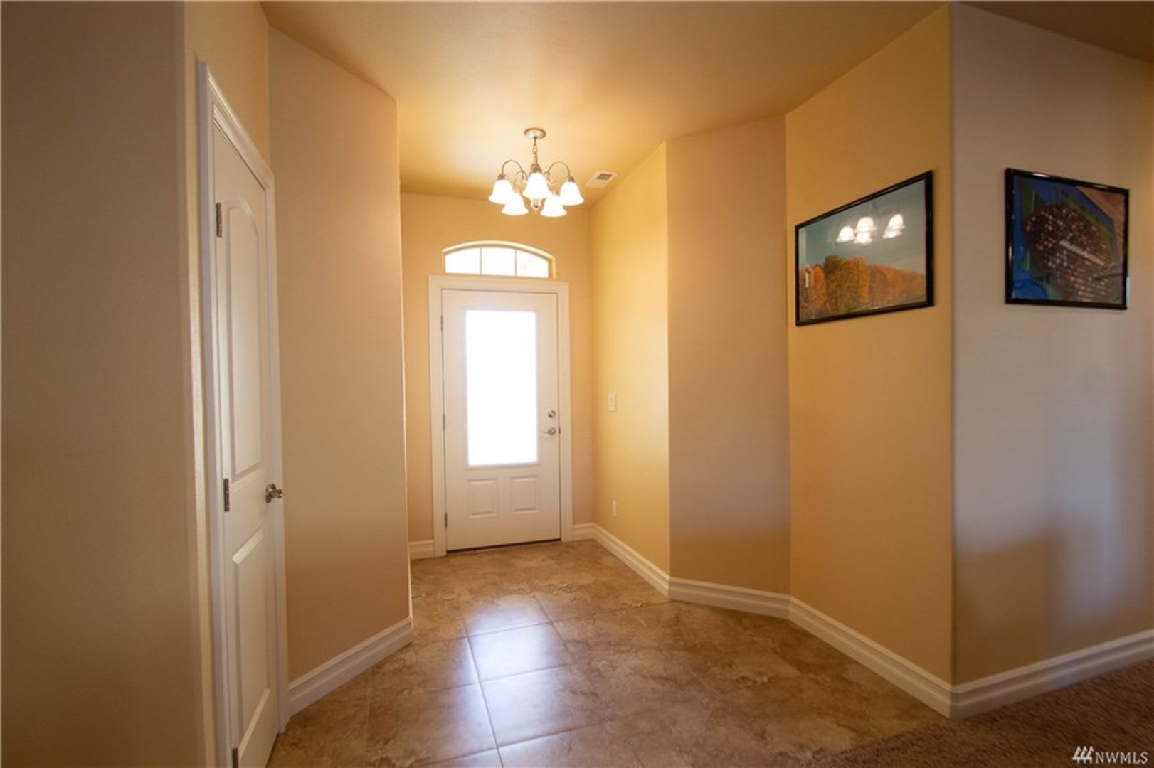 Beautiful 3 Bed 2 Bath Stucco Home In A Newer Area Of Homes Just Down The Street From Park Orchard Elementary – photo 4