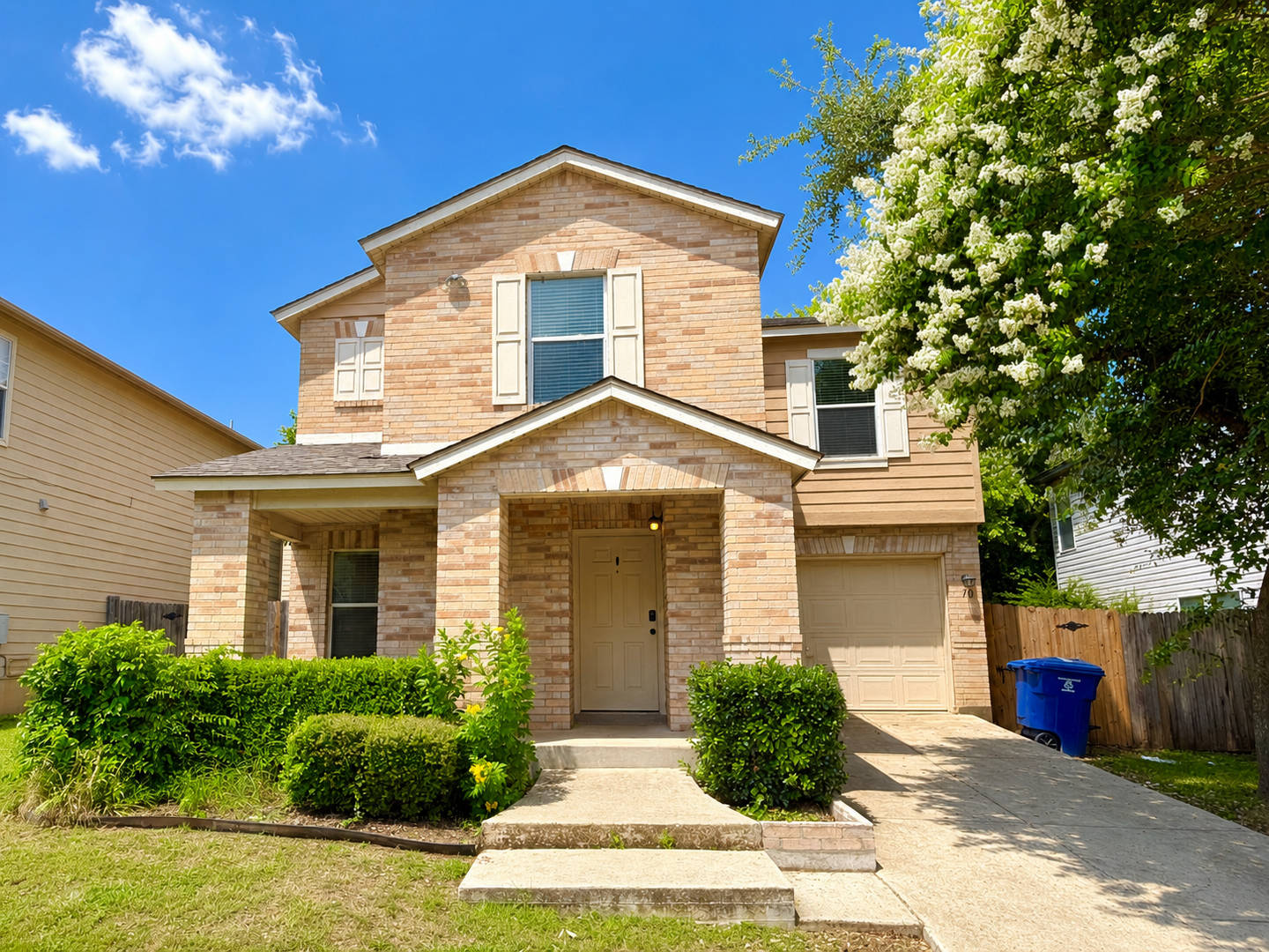 Beautiful 3 Bedroom Home with Loft – photo 1