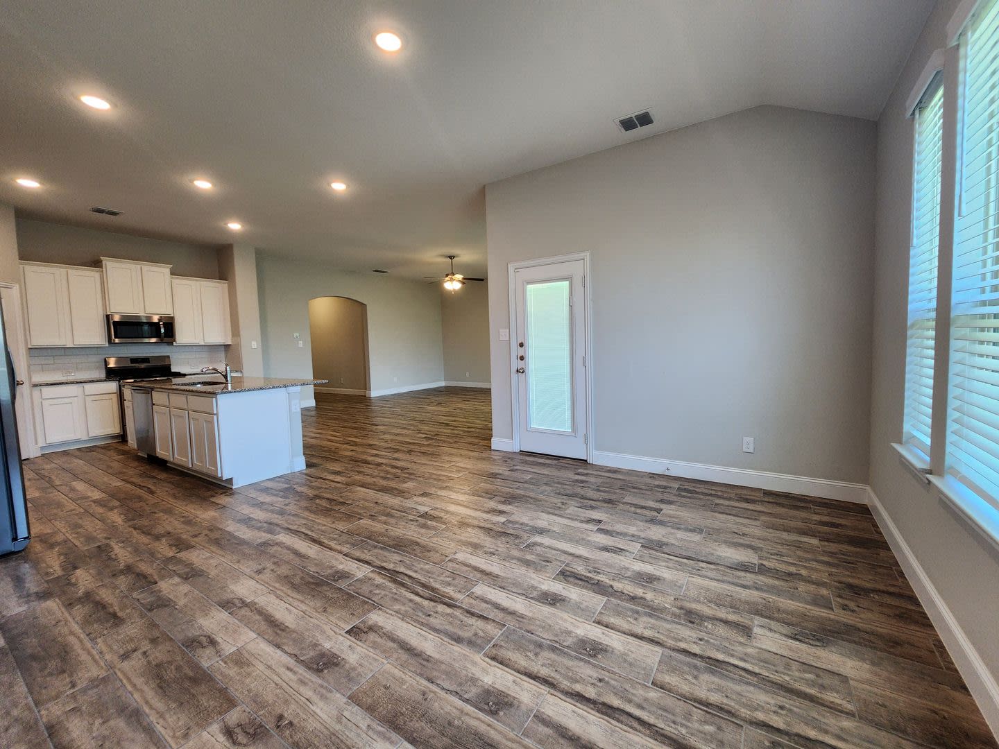 4/3/2 with office Near Gruene / Fridge Included / Loaded with Amenities / Large Backyard / CISD – photo 5