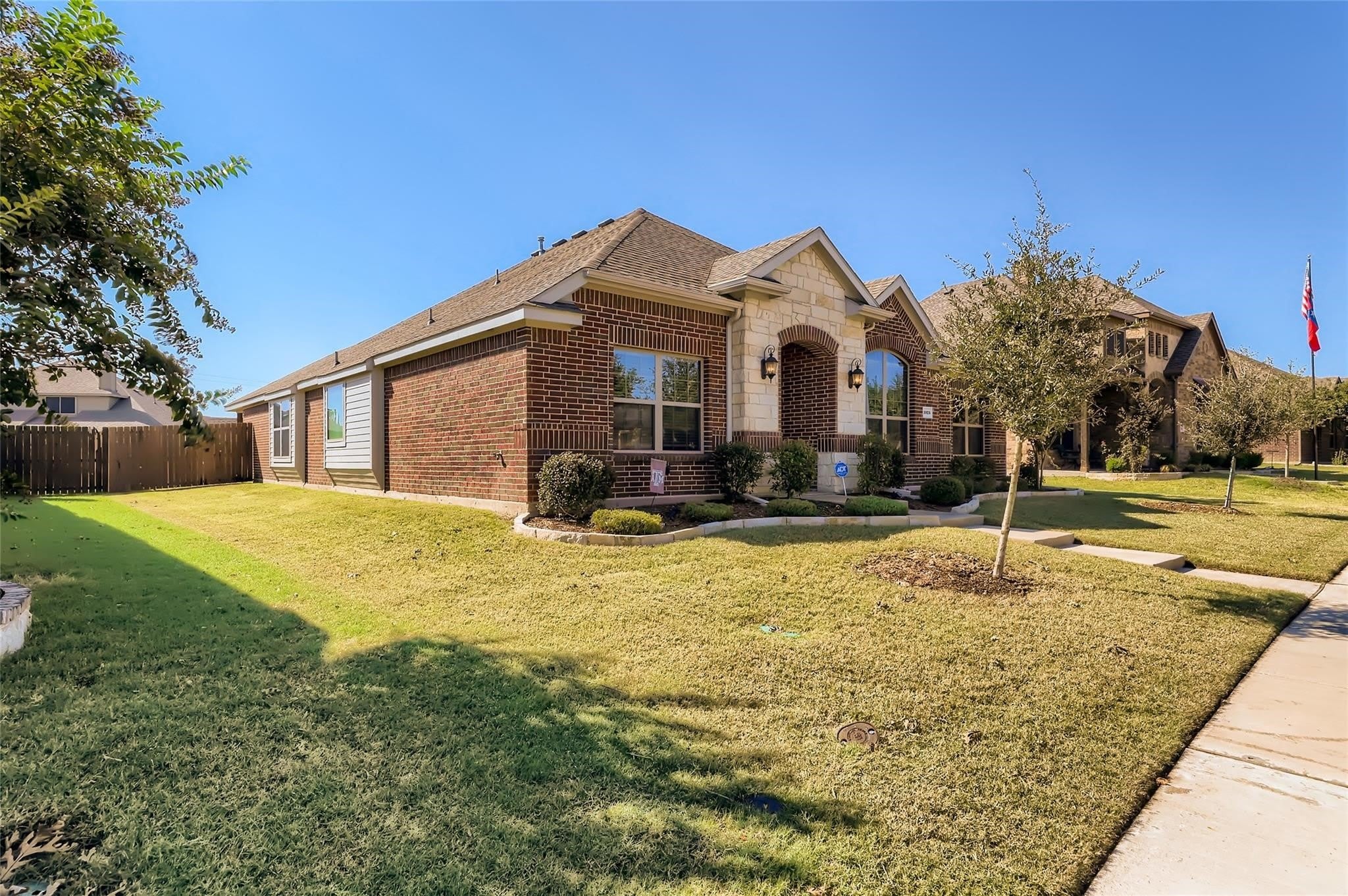 1025 Colonial Drive – photo 2