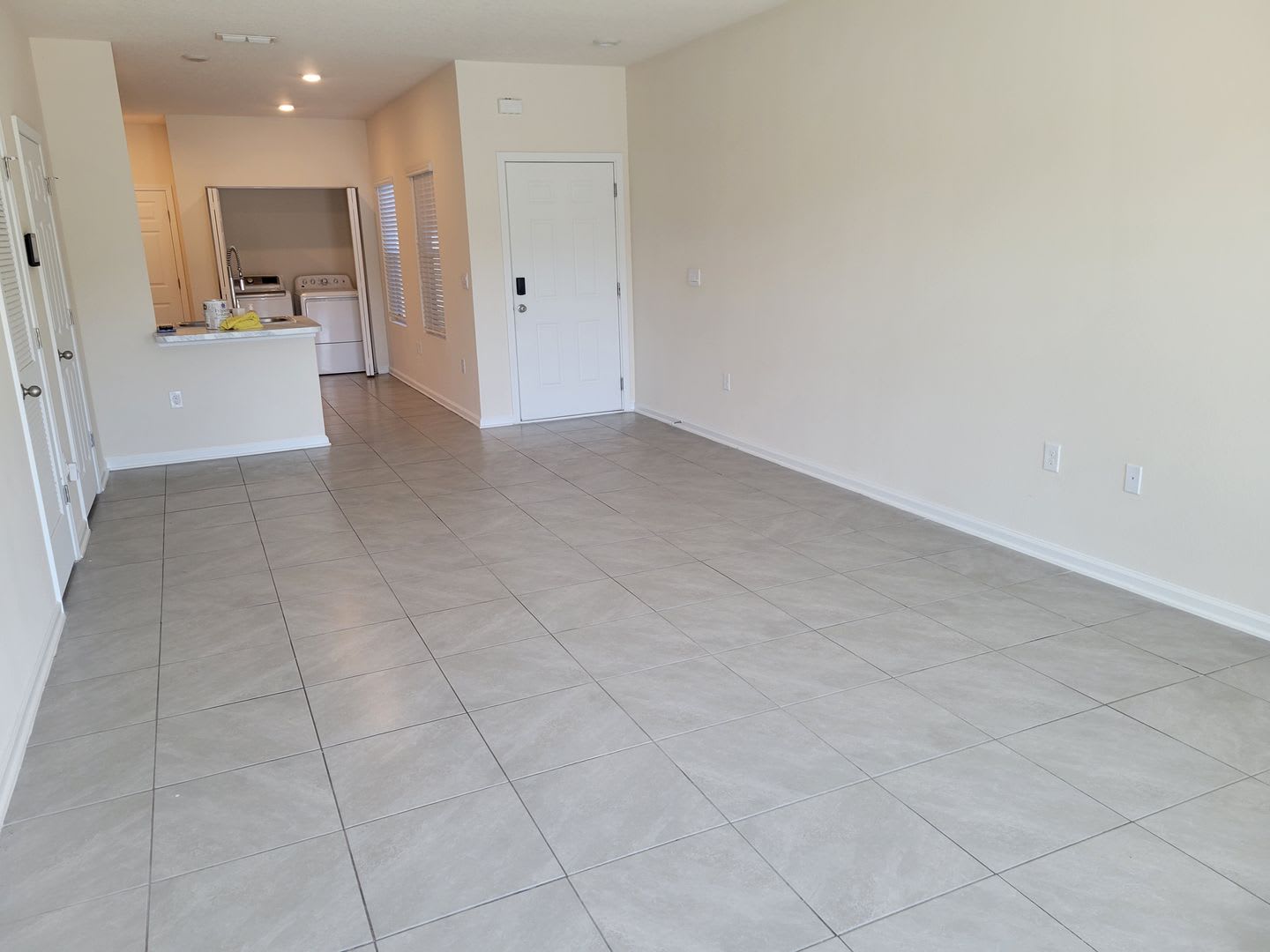 ***TWO WEEKS FREE*** New beautiful Three bedroom Two and a half bath two-story townhome – photo 4