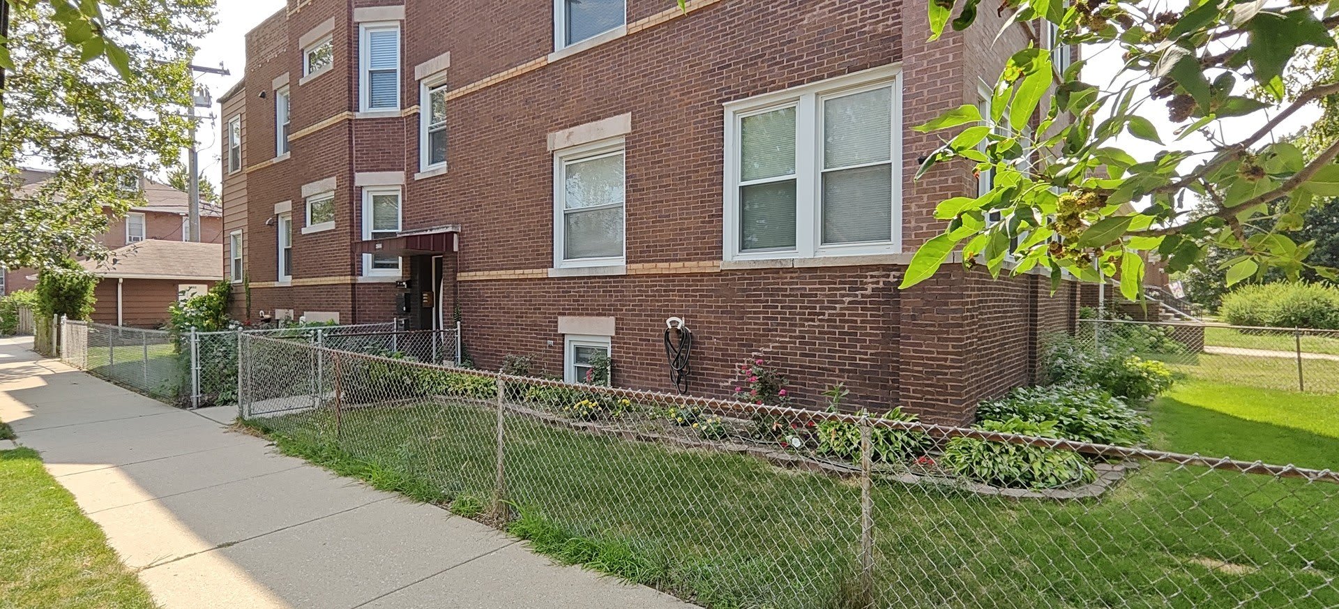 4222 N Laramie Avenue – photo 1