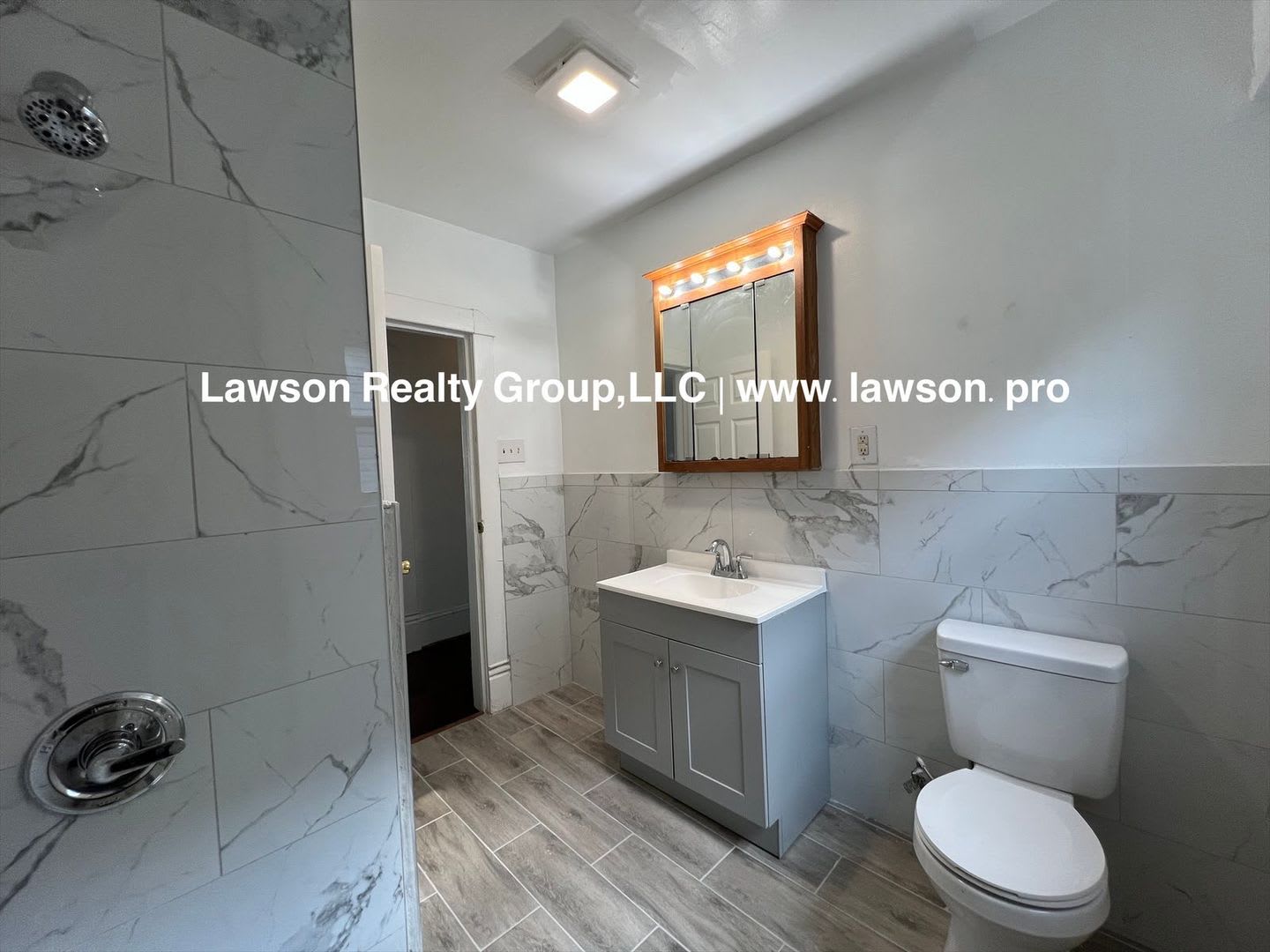 Spacious West End Four Bedroom Home with Fenced In Yard – photo 2