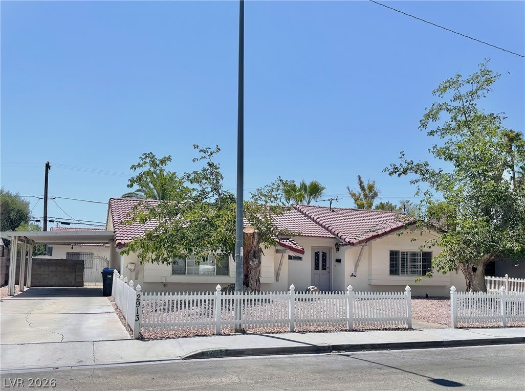 2913 Colanthe Avenue – photo 1