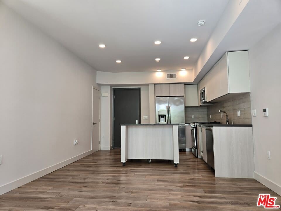 740 S Ridgeley Dr – photo 1
