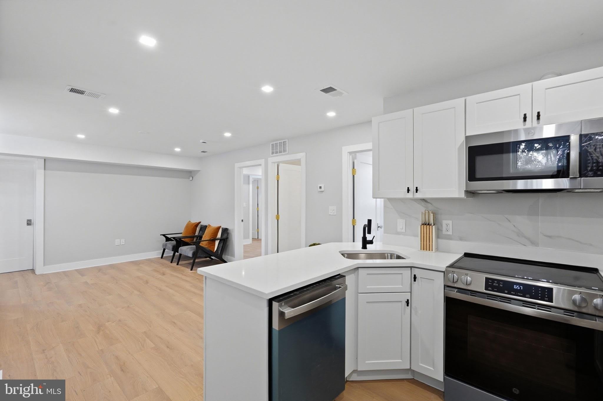 1301 SOMERSET Place NW – photo 3