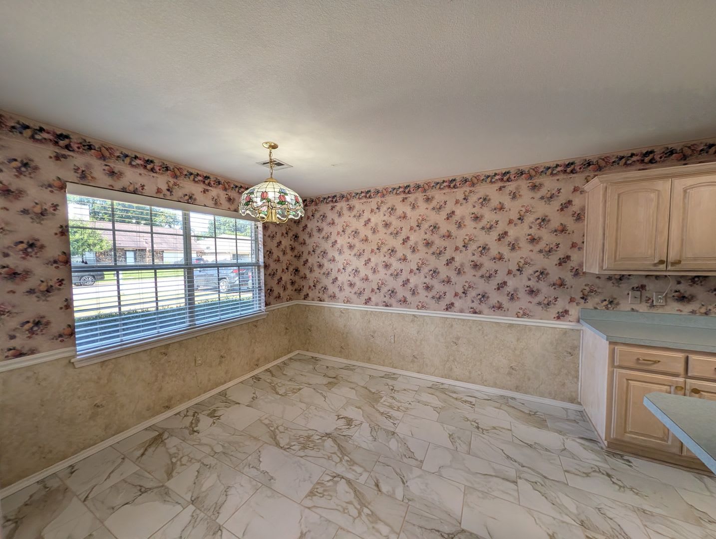 Spacious 3 Bedroom Duplex With Modern Comforts And Room To Roam – photo 2