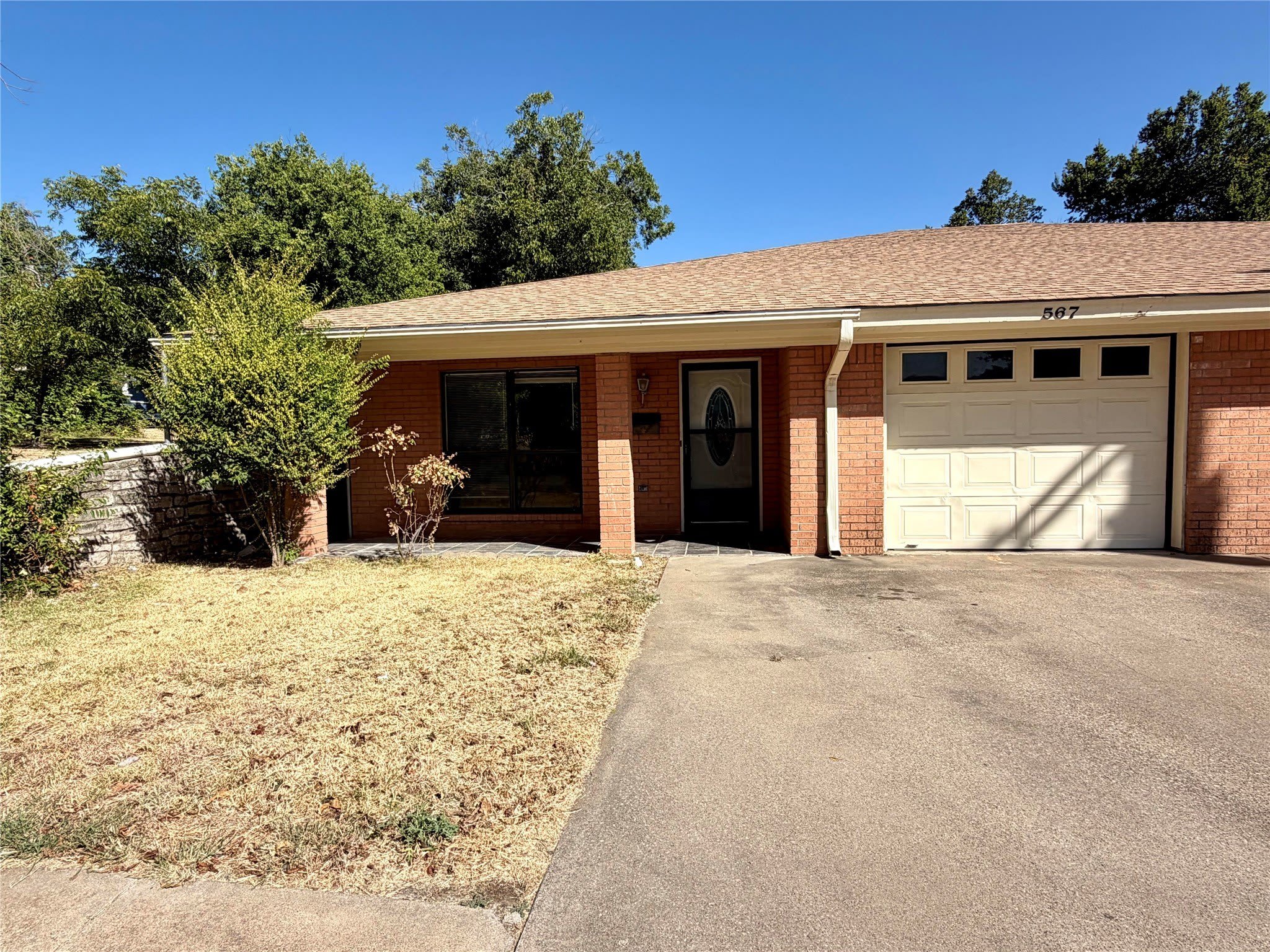 567 W College Street – photo 1