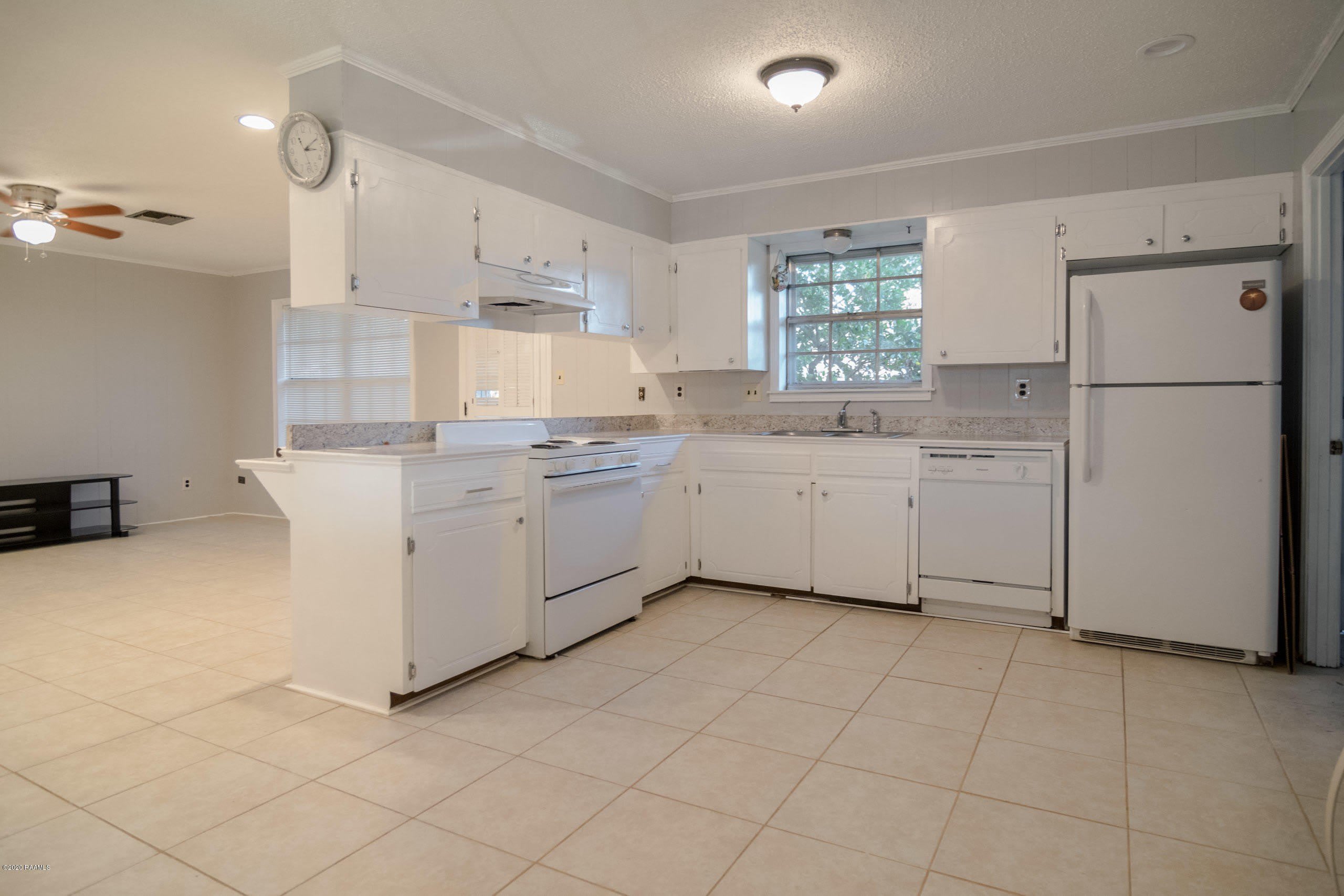 111 Valencia Drive – photo 4