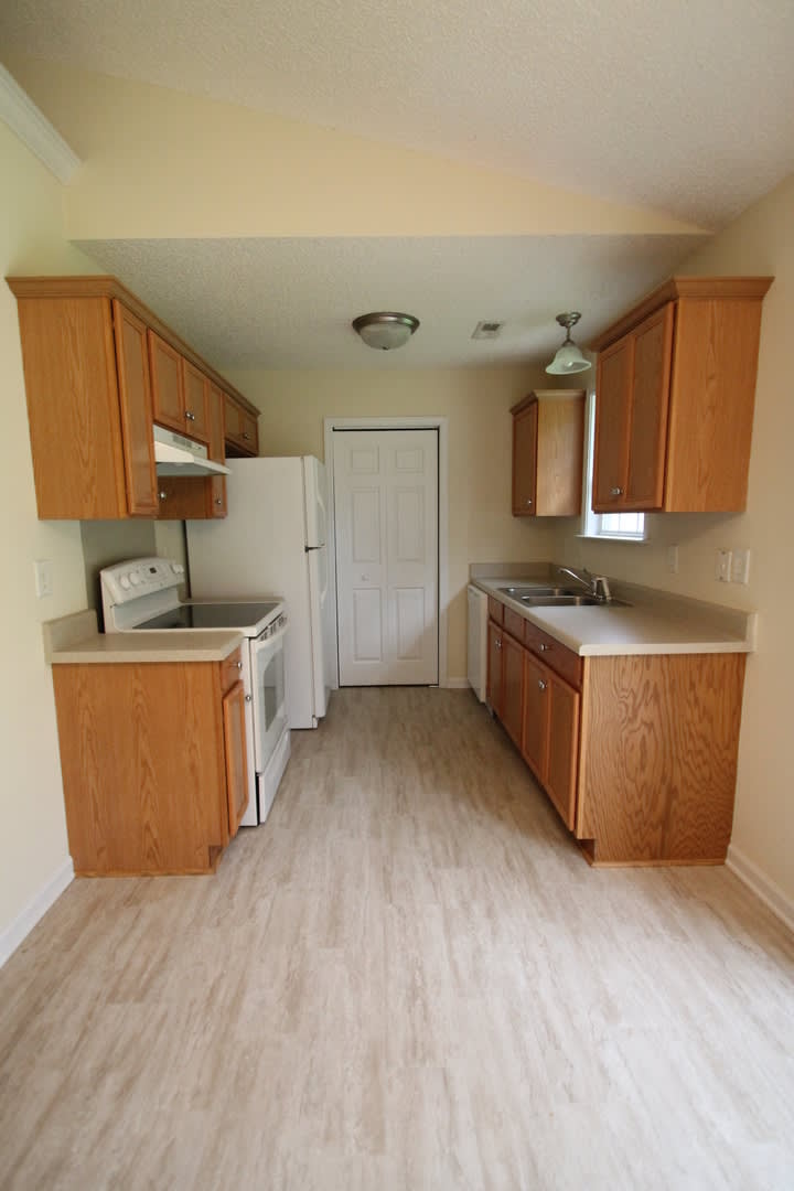 Exclusively Offered By Muse Realty Llc – photo 4