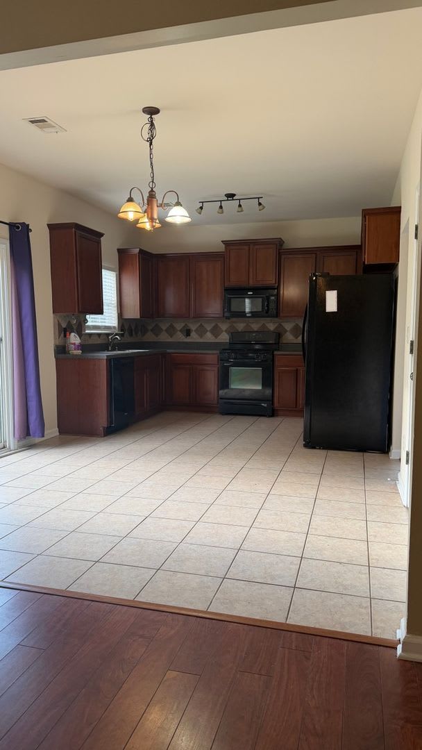 Spacious 4BR House in Greer – photo 2