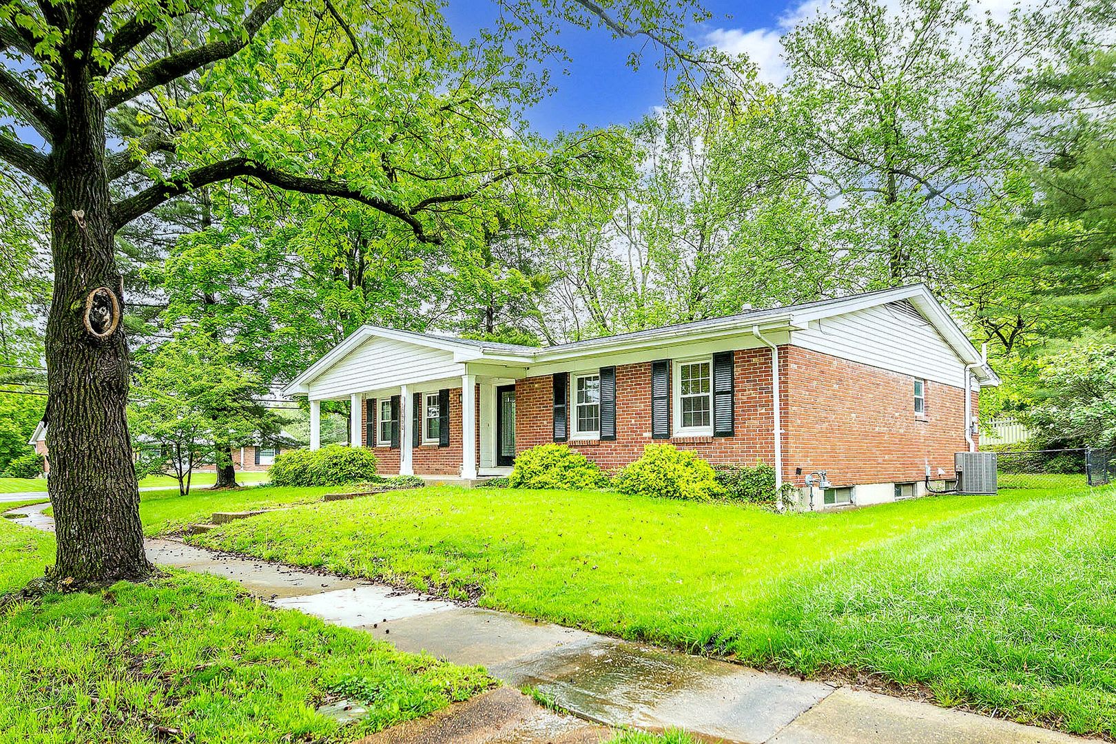 Lindbergh School District Near Mercy St. Anthonys Hospital – Prime Location! – photo 3