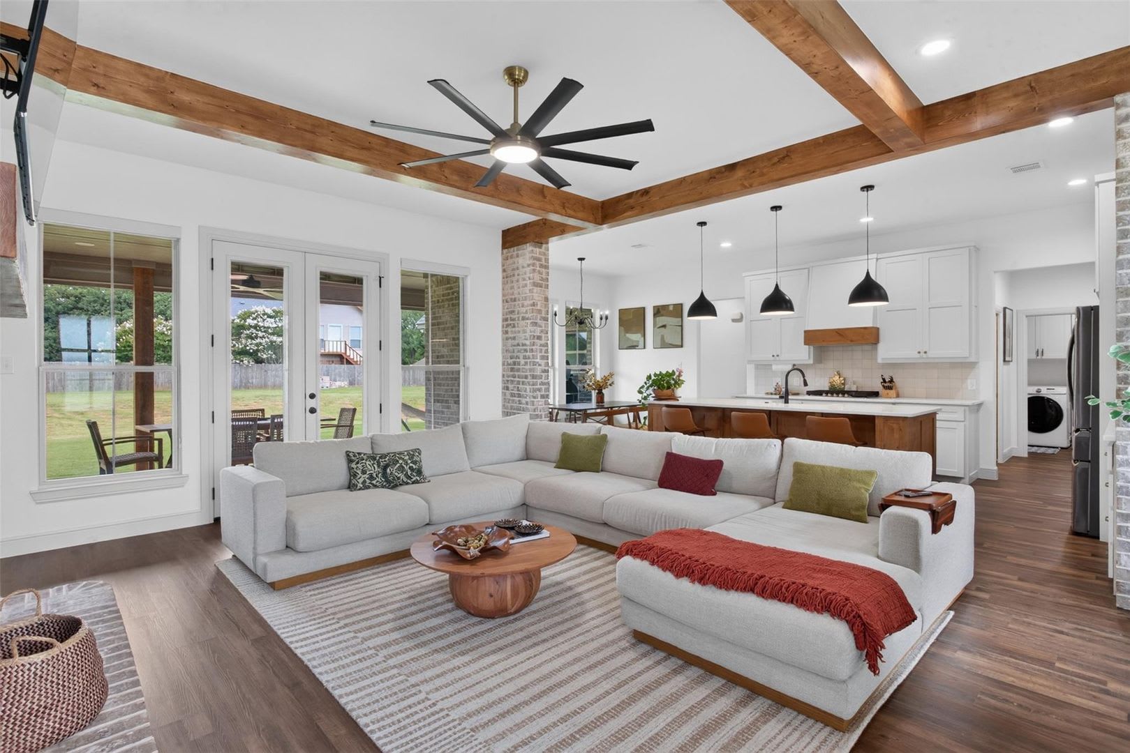 Luxury Living with Modern Farmhouse Style! – photo 5