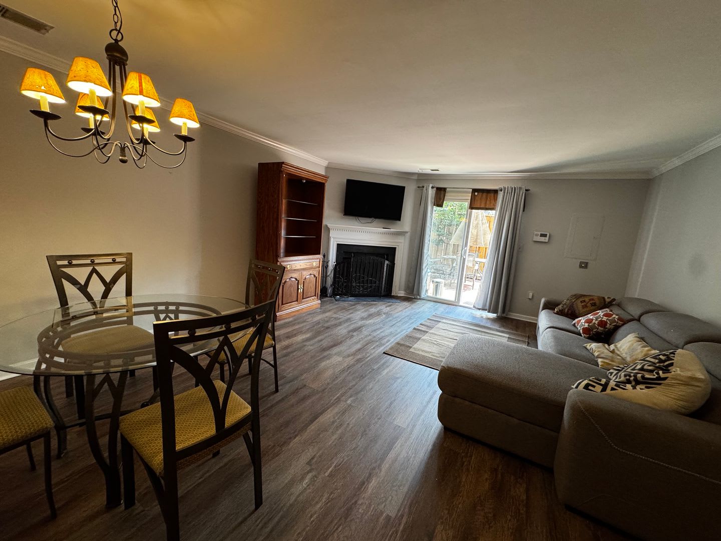 Furnished 2BR, 2BA Condo with Backyard in Arlington – photo 5