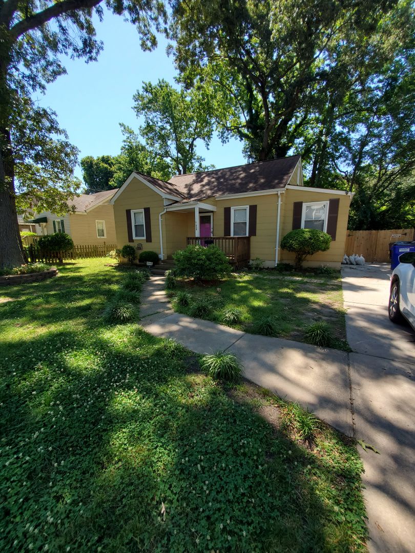 Charming Single-Family Home on Quiet Cul-De-Sac – photo 3