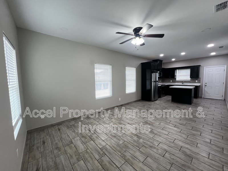 1327 W Garfield Ave – photo 2