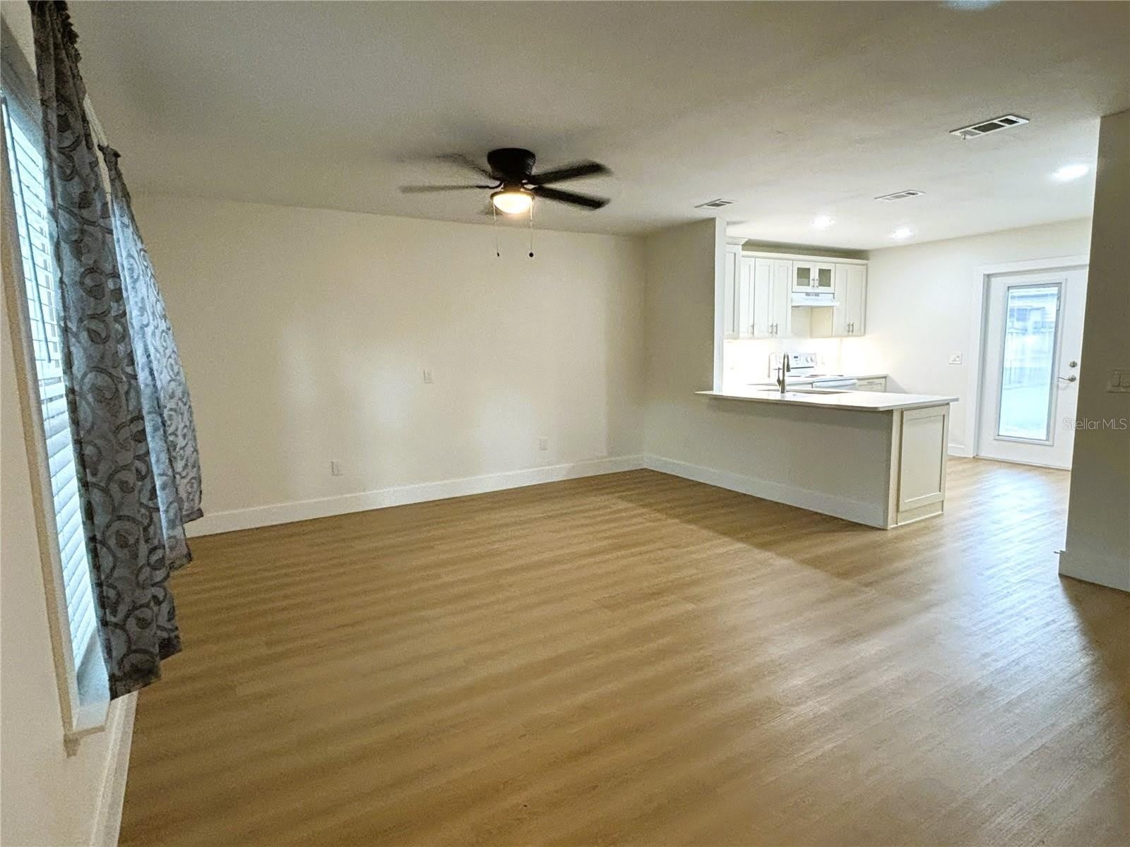 220 W North Street – photo 3