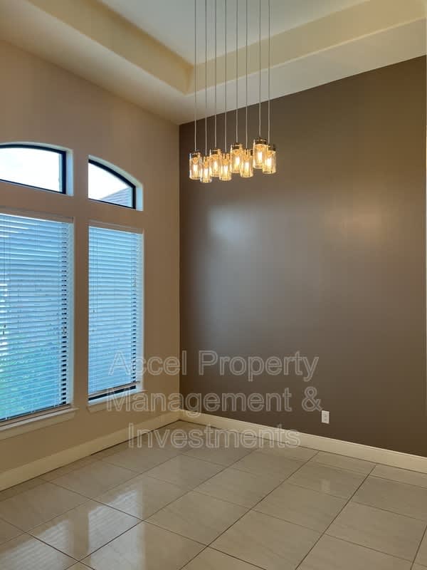 711 Abbott Ave. – photo 4