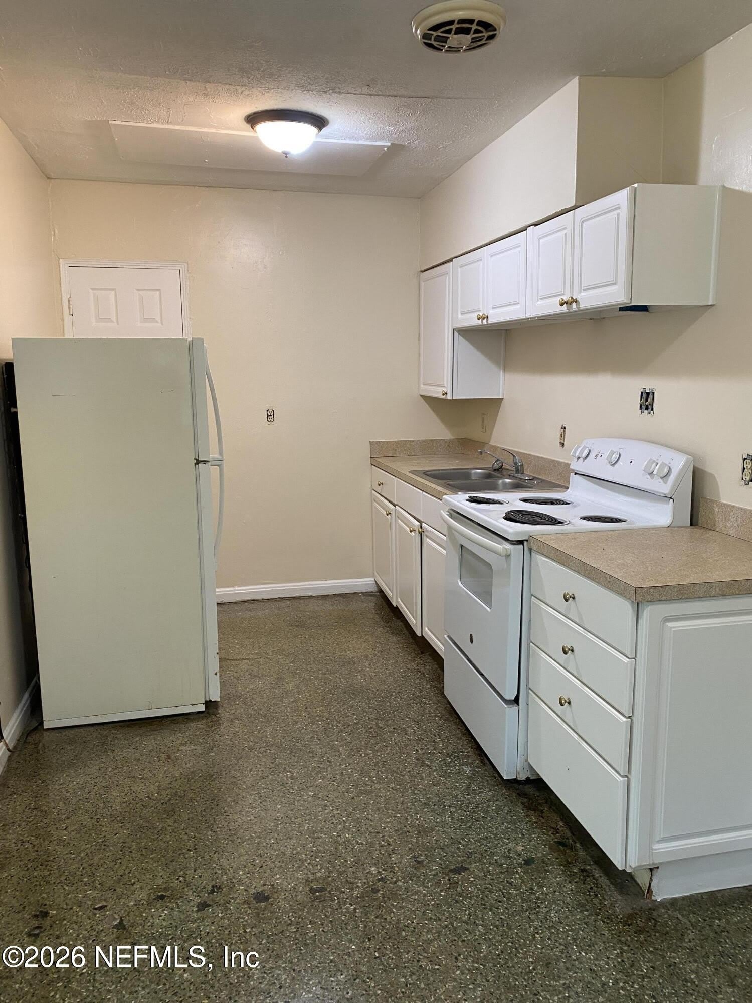 912 ARCO Drive – photo 4