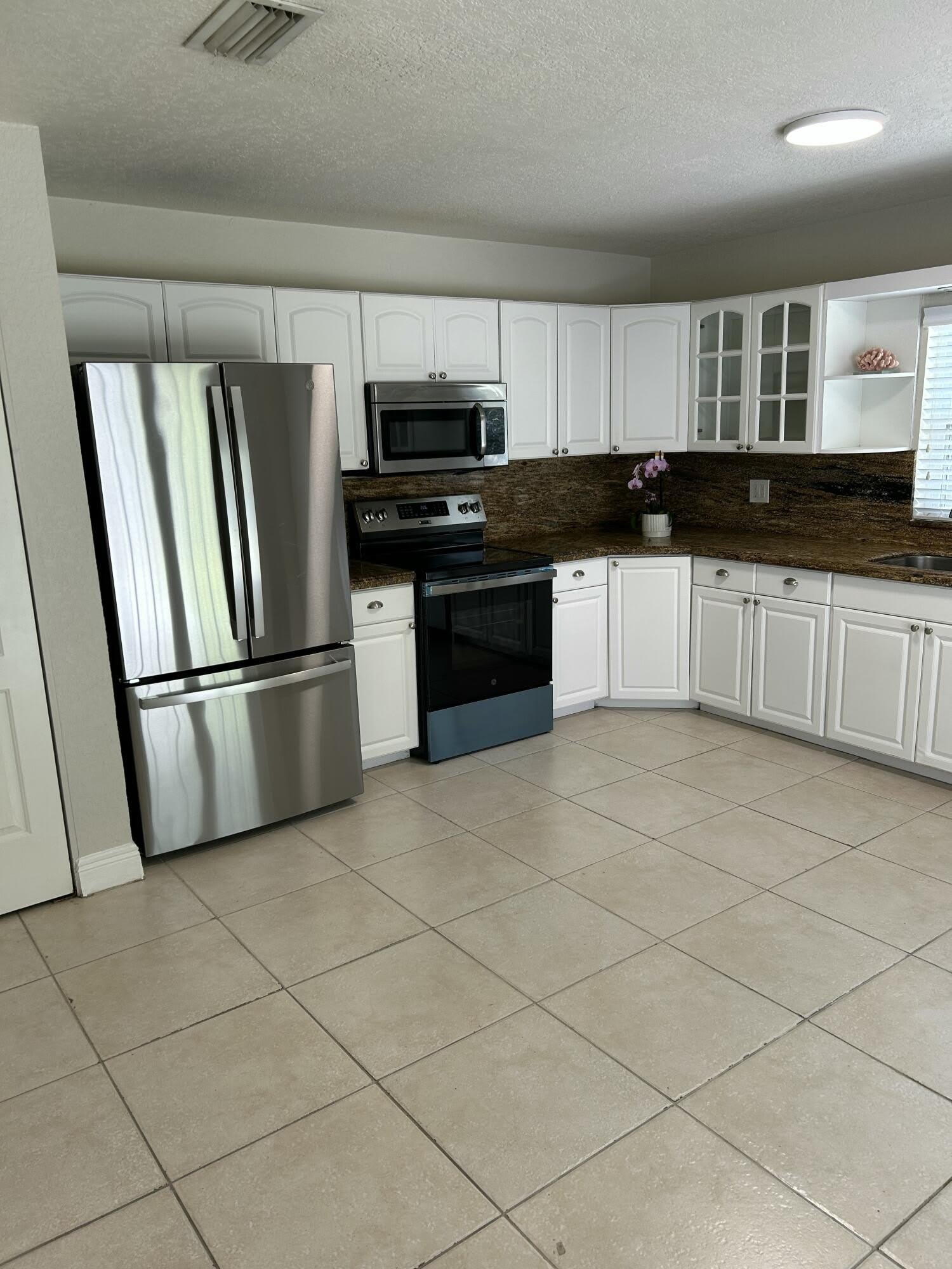 61 NW 47th Street – photo 5