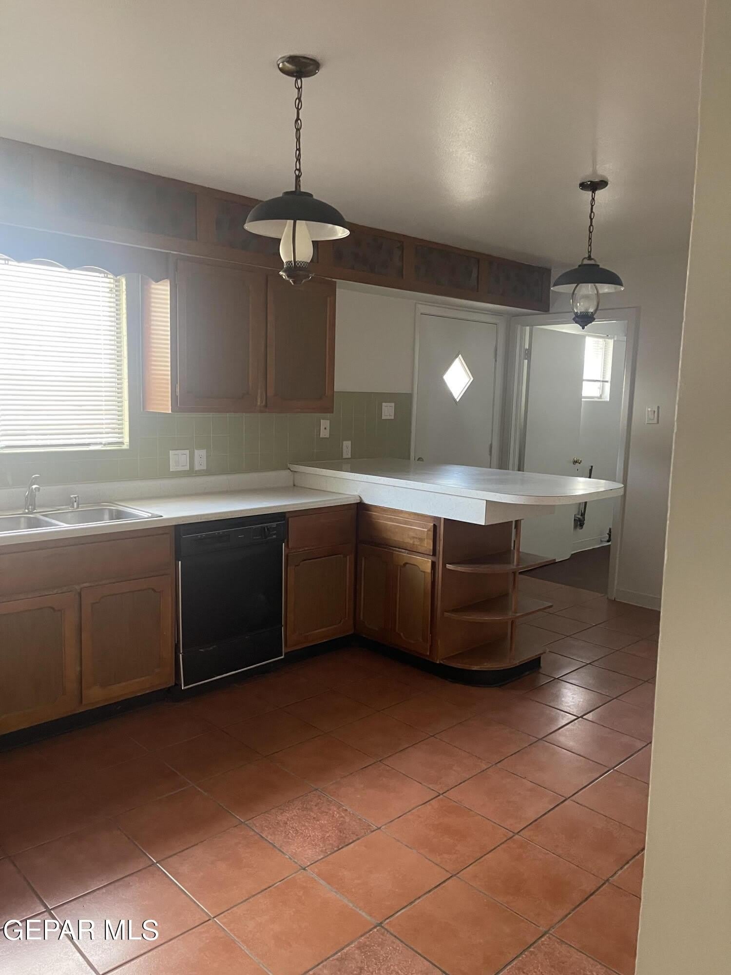 620 E Crosby Avenue – photo 3