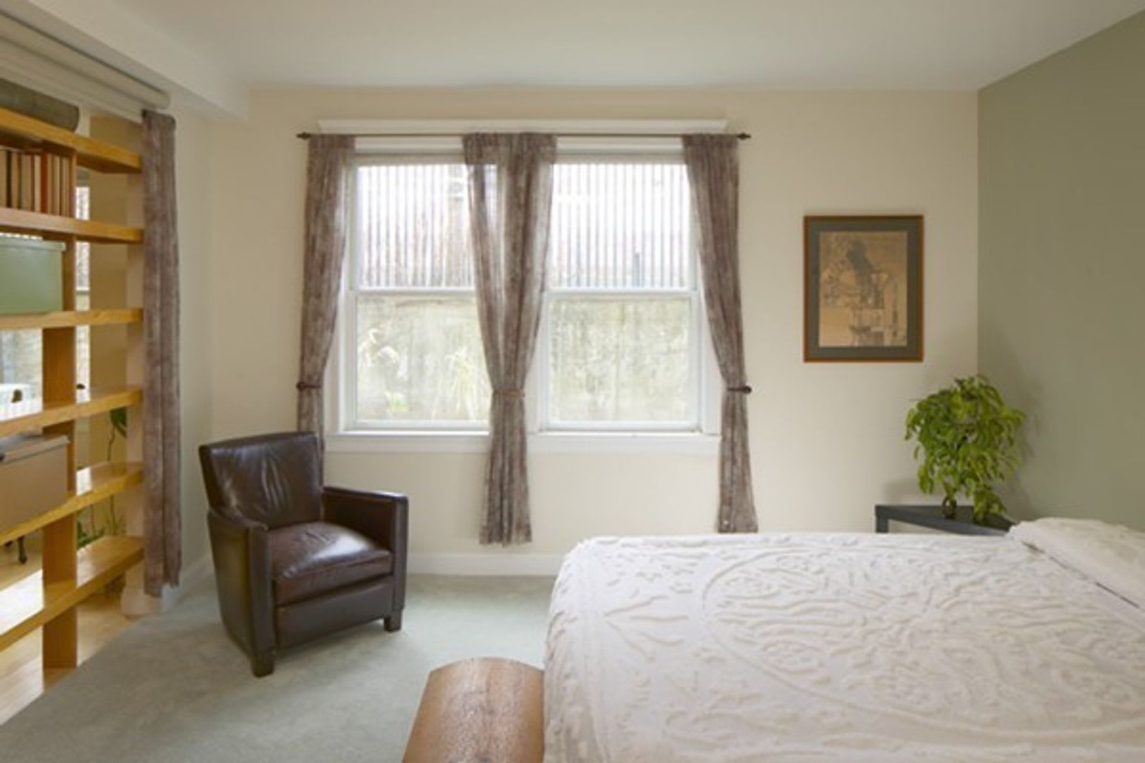 Somerville 2 BD 2 BATh Gem Available 9/1 – photo 5