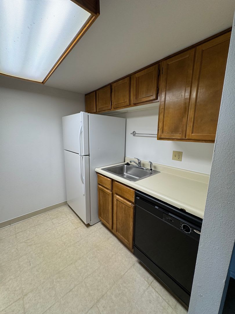 2 bedroom, 2 bath condo on Southwest side of Colorado Springs, MOVE IN SPECIAL – photo 5