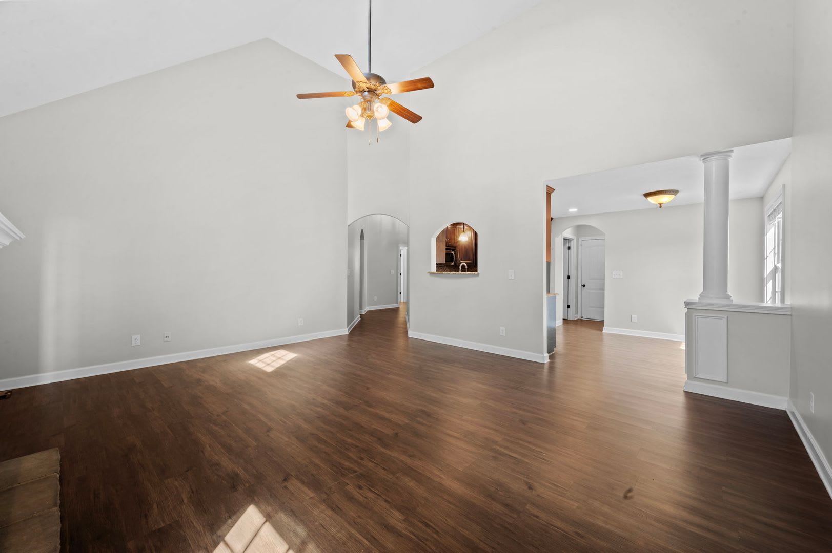 Single Family Home With High Ceilings And Covered Back Deck – photo 5