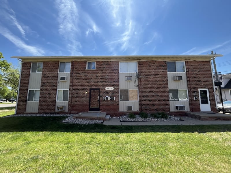 4431 Oakwood Boulevard – photo 1