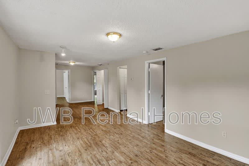 485 58th St W – photo 5