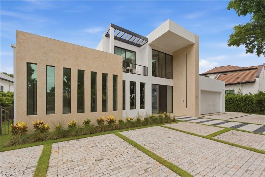 590 6Th Ave N – photo 3