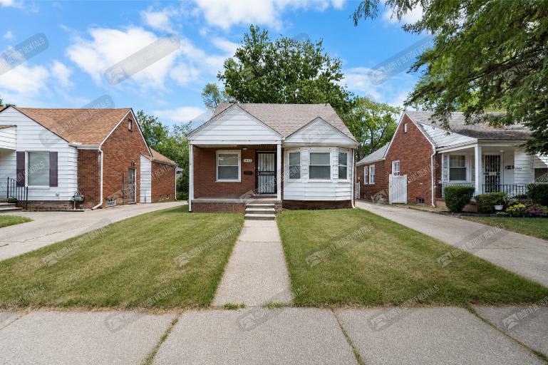 8442 Warwick St – photo 1