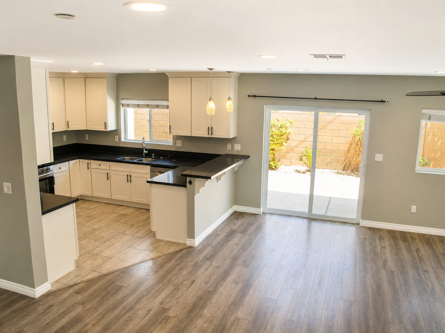 7542 Denny Avenue – photo 3