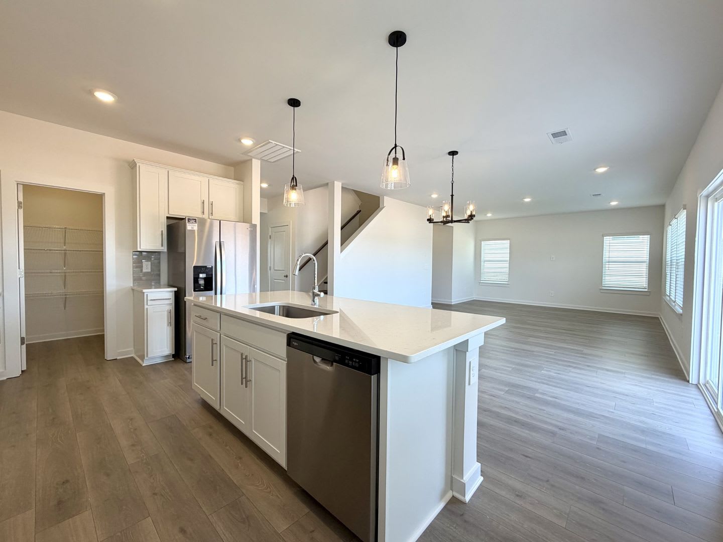 2372 Woodmeadow Dr – photo 2