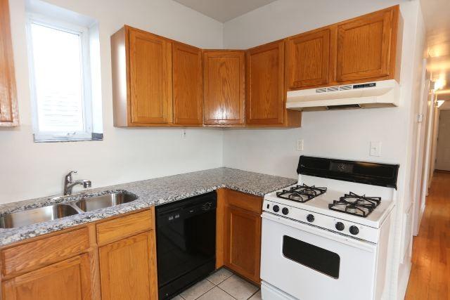 1399 Bosworth – photo 3