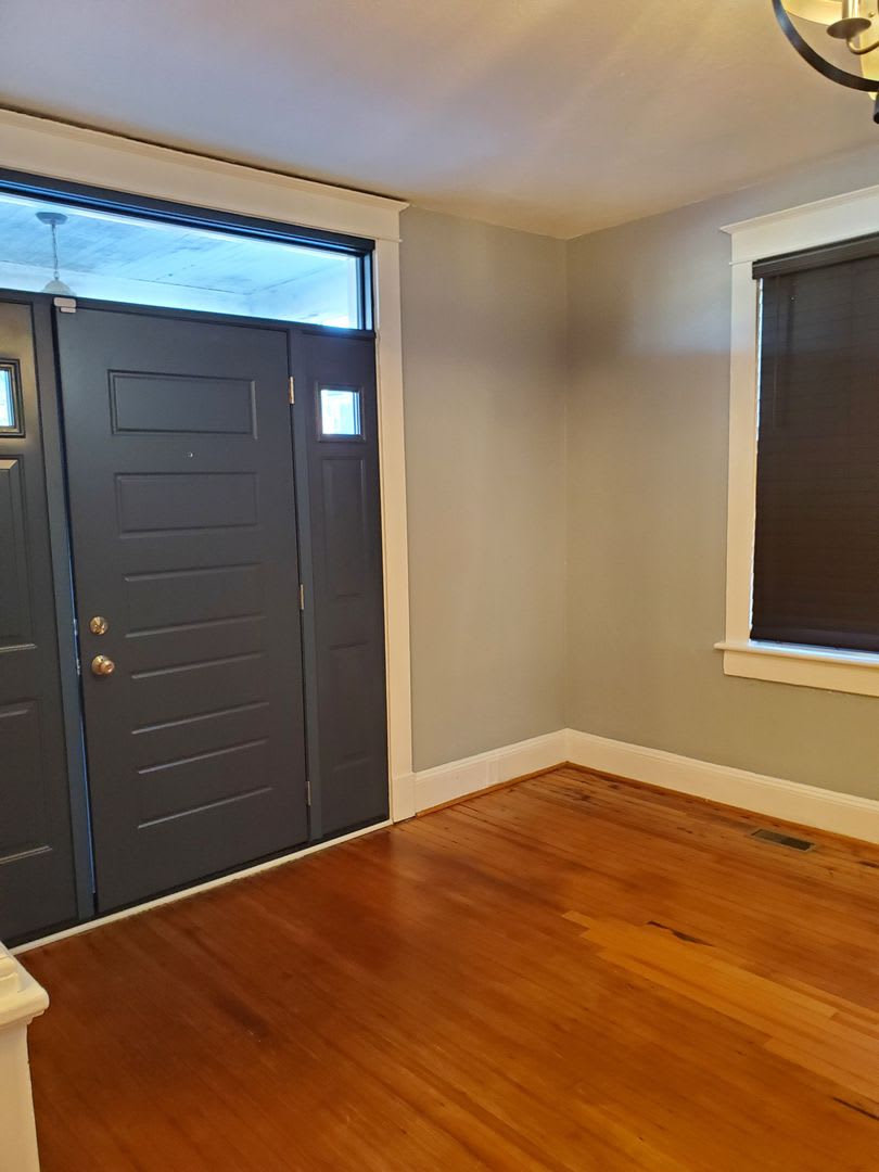 Beautiful Craftsman Home/ Special offer: half off the first month's rent. – photo 2
