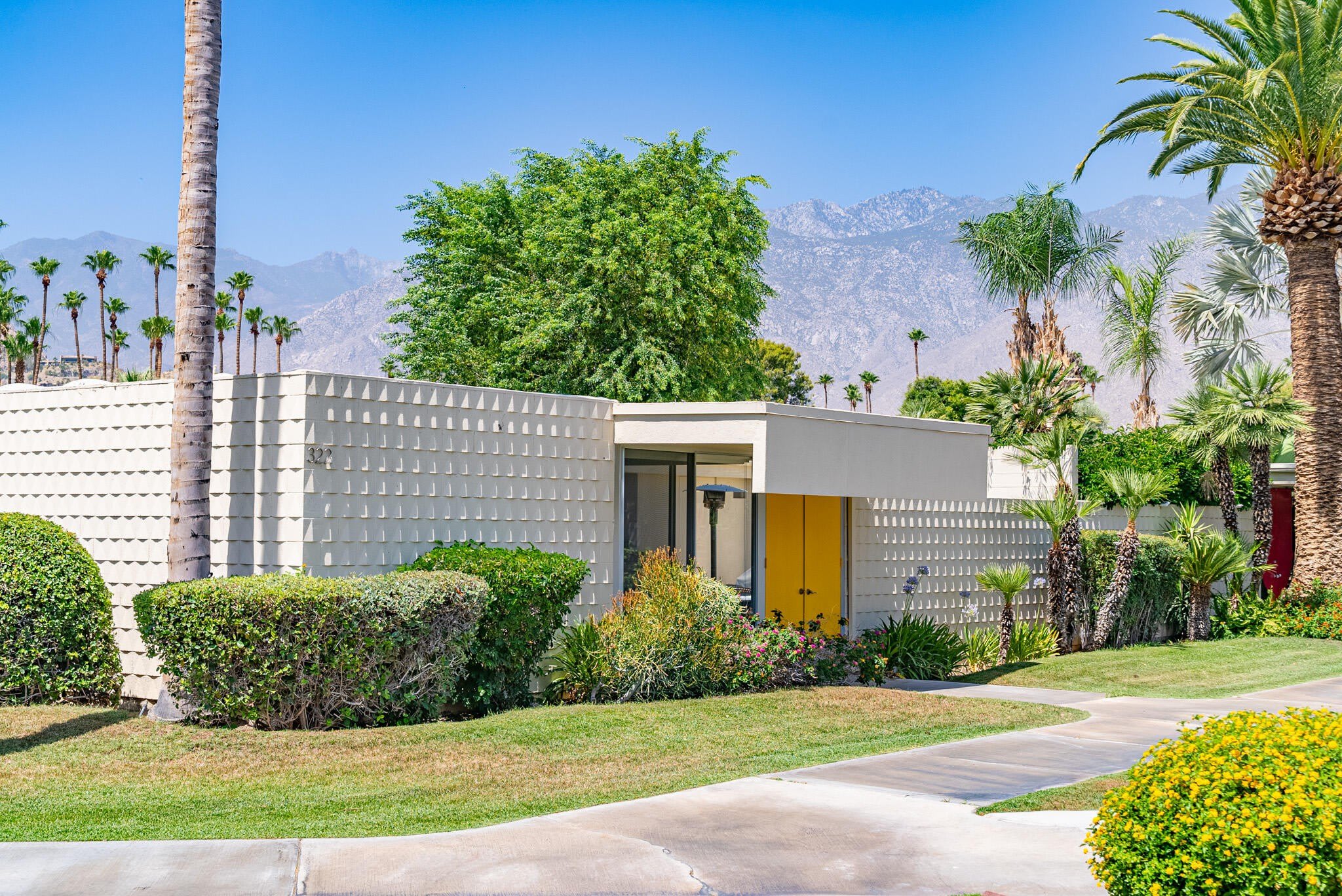 322 Desert Lakes Drive – photo 2