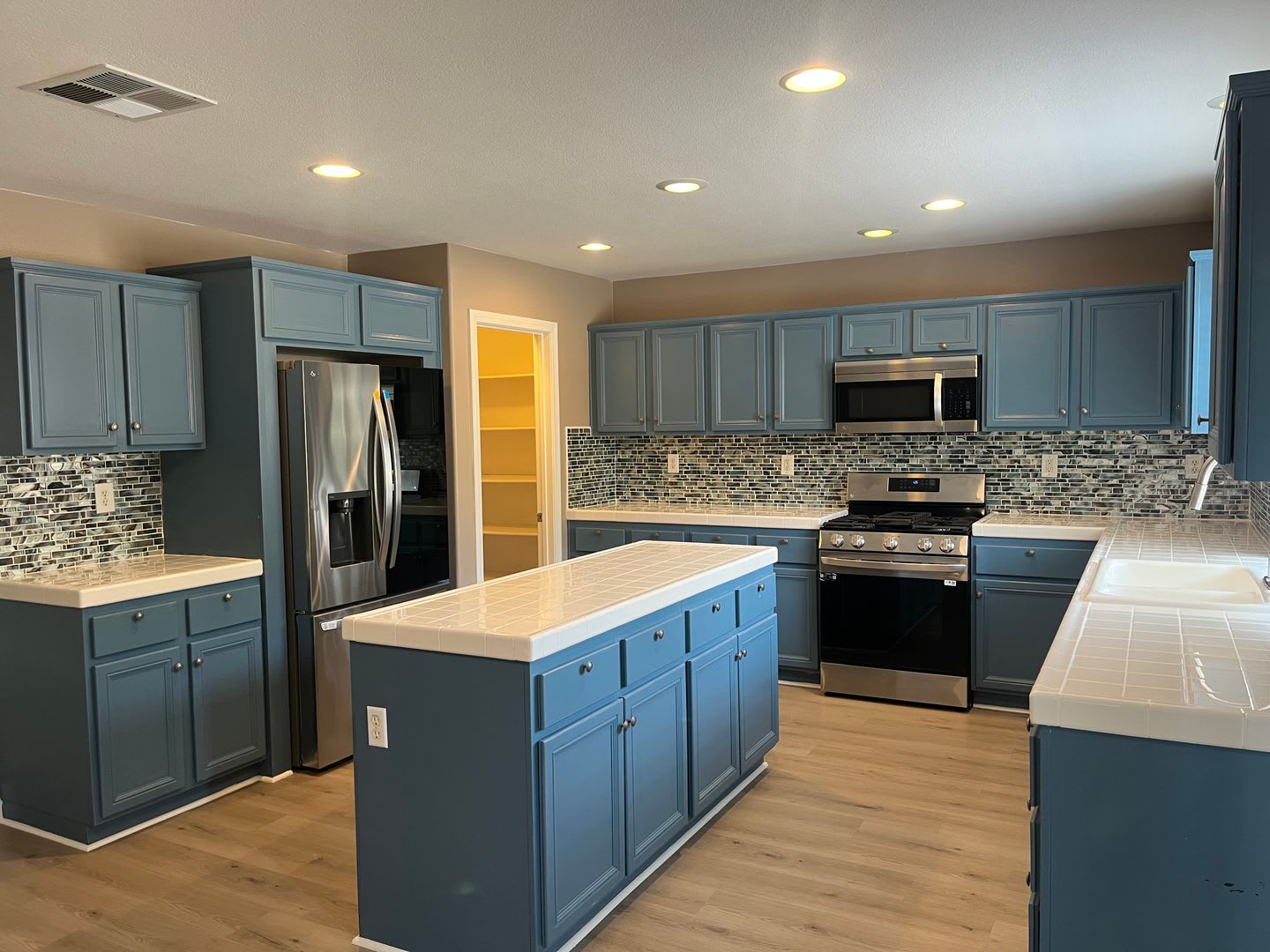 Winchester 4 Bedroom main floor Bed and Bath – photo 4
