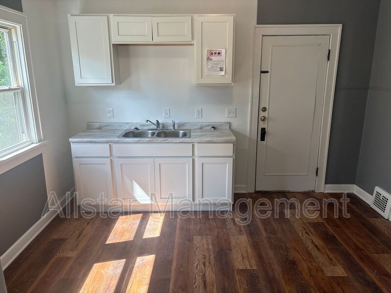 11909 Parkhill Avenue – photo 1