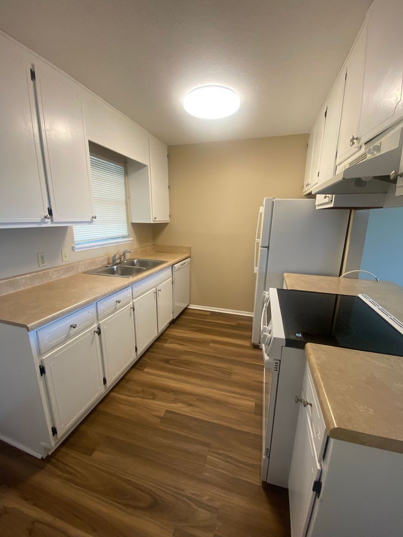 Large Townhome W Master Balcony Convenient To Tyndall Afb 1 2 Off Security Deposit For A D Military – photo 4
