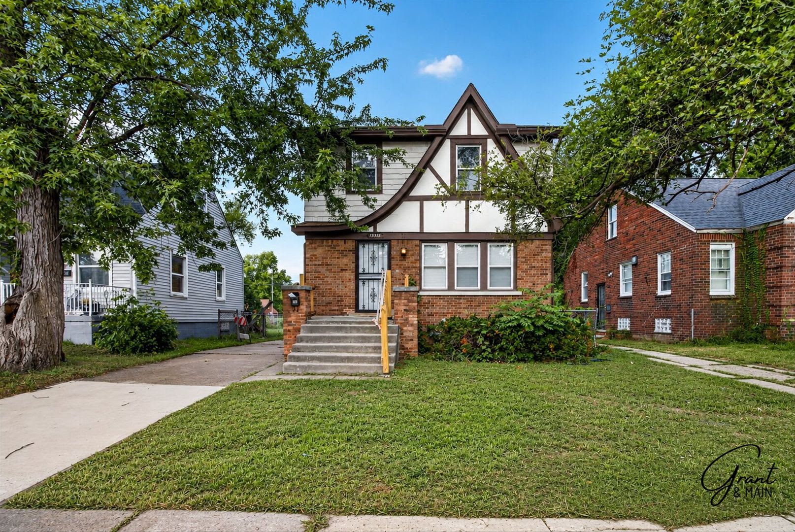 1350 3 Bedrooms – photo 1