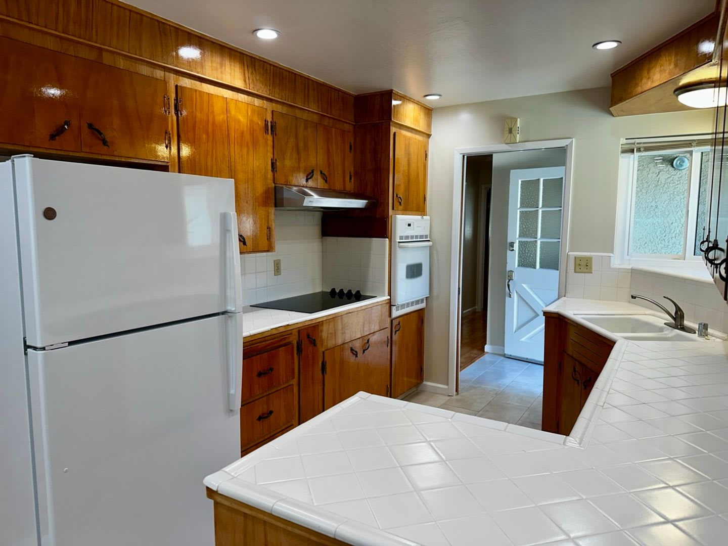 Charming 3 Bedroom, 2 Bath Duplex in Mountain View near Sylvan Park – photo 2